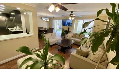 SE VENDE CASA DUPLEX REMODELADA EN CONDADO DEL REY $385,000