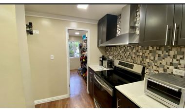 SE VENDE CASA DUPLEX REMODELADA EN CONDADO DEL REY $385,000