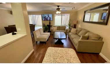 SE VENDE CASA DUPLEX REMODELADA EN CONDADO DEL REY $385,000