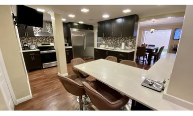 SE VENDE CASA DUPLEX REMODELADA EN CONDADO DEL REY $385,000