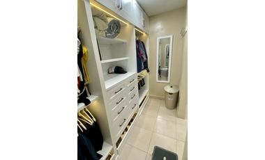 SE VENDE CASA DUPLEX REMODELADA EN CONDADO DEL REY $385,000