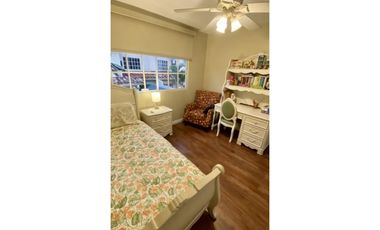 SE VENDE CASA DUPLEX REMODELADA EN CONDADO DEL REY $385,000