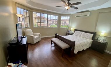 SE VENDE CASA DUPLEX REMODELADA EN CONDADO DEL REY $385,000