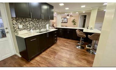 SE VENDE CASA DUPLEX REMODELADA EN CONDADO DEL REY $385,000