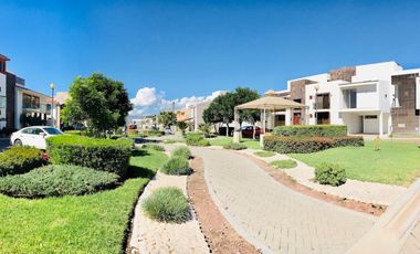 Terreno a la venta en Residencial Las Plazas , construya a su gusto