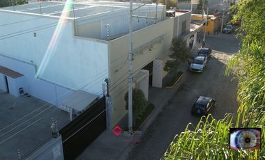 Bodega con Departamento en Zona Sur de Guadalajara Bugambilias