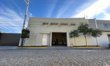 Bodega con Departamento en Zona Sur de Guadalajara Bugambilias
