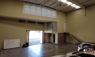 Bodega con Departamento en Zona Sur de Guadalajara Bugambilias