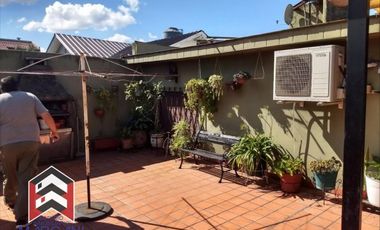 Casa MULTIFAMILIAR c/ Cochera - OPORTUNIDAD -