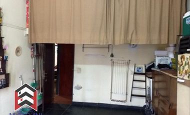 Casa MULTIFAMILIAR c/ Cochera - OPORTUNIDAD -