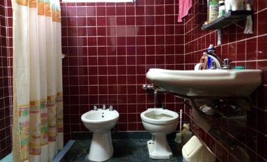 Chalet ubicado a 300 metros de Avenida Espora y a 400 metros Quinta Roca.