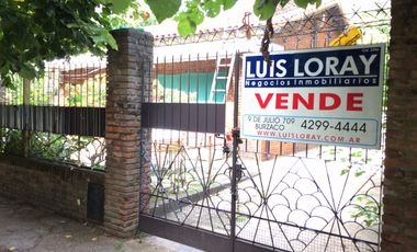 Chalet ubicado a 300 metros de Avenida Espora y a 400 metros Quinta Roca.