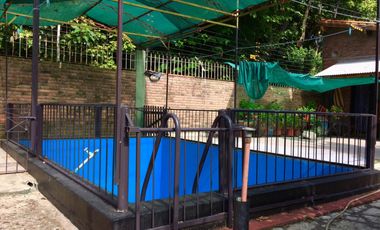 Chalet ubicado a 300 metros de Avenida Espora y a 400 metros Quinta Roca.