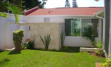 1 nivel a espaldas de Walmart