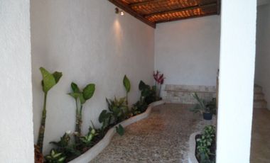 1 nivel a espaldas de Walmart