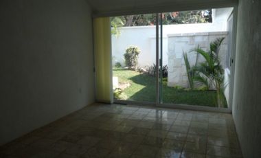 1 nivel a espaldas de Walmart