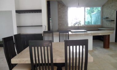 1 nivel a espaldas de Walmart