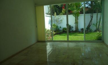 1 nivel a espaldas de Walmart