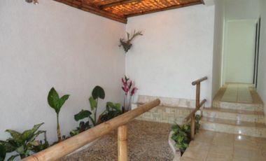 1 nivel a espaldas de Walmart