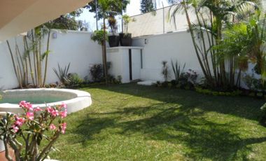 1 nivel a espaldas de Walmart