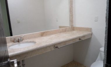 1 nivel a espaldas de Walmart