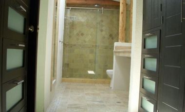 1 nivel a espaldas de Walmart