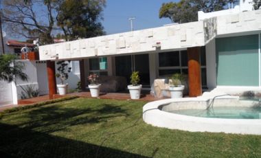 1 nivel a espaldas de Walmart