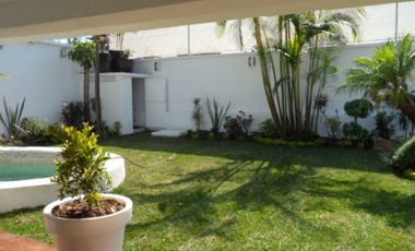 1 nivel a espaldas de Walmart