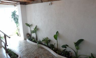 1 nivel a espaldas de Walmart