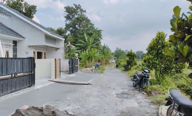 RUMAH MURAH DI MAGUWOHARJO DEKAT PASAR STAN