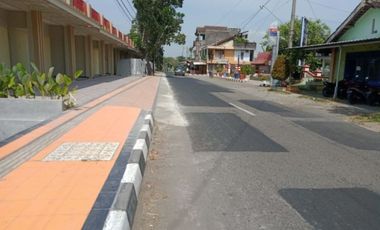 RUKO SIAP PAKAI HARGA TERMURAH DI DEPAN KANTOR CAMAT KEBONARUM