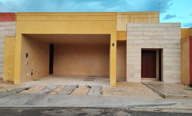 CONKAL. EN PRIVADA RESIDENCIA DE UNA PLANTA, 3 RECAMARAS, PISCINA, ETC.