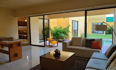 CONKAL. EN PRIVADA RESIDENCIA DE UNA PLANTA, 3 RECAMARAS, PISCINA, ETC.