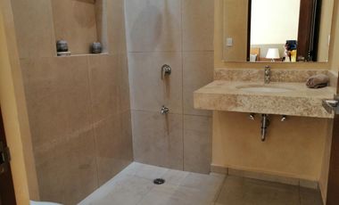 CONKAL. EN PRIVADA RESIDENCIA DE UNA PLANTA, 3 RECAMARAS, PISCINA, ETC.