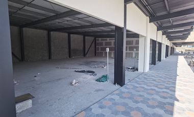 Se vende local en Coatepec en Plaza Comercial