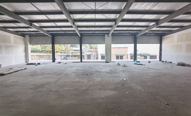 Se vende local en Coatepec en Plaza Comercial