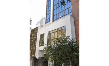 OFICINA RECICLADA A NUEVA A LA CALLE BOLIVAR 3000