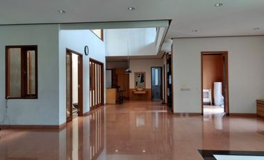 sewa rumah murah mewah Setra Duta Bandung dekat universitas