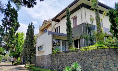 sewa rumah murah mewah Setra Duta Bandung dekat universitas