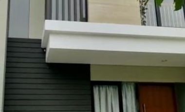 Rumah Semi Furnished Northwest Lake Citraland Surabaya