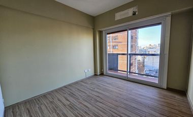 VENTA DEPARTAMENTO 3 AMBIENTES CON DEPENDENCIA RECICLADO COCHERA BAULERA PISO ALTO BELGRANO R