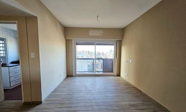 VENTA DEPARTAMENTO 3 AMBIENTES CON DEPENDENCIA RECICLADO COCHERA BAULERA PISO ALTO BELGRANO R