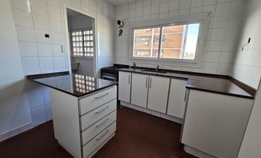 VENTA DEPARTAMENTO 3 AMBIENTES CON DEPENDENCIA RECICLADO COCHERA BAULERA PISO ALTO BELGRANO R