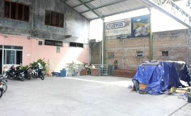 Ruko Besar dan Strategis di Jalan Menteri Supeno