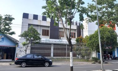 Ruko Besar dan Strategis di Jalan Menteri Supeno