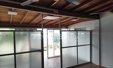 casa en arriendo en el rosal. Cod A2638