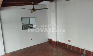 casa en arriendo en el rosal. Cod A2638