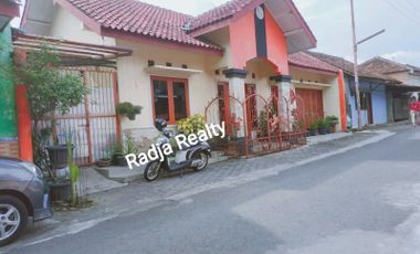 Rumah Murah Modern Minimalis Pinggir Jalan di Sonosewu Dekat UPY PGRI