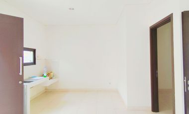 Rumah 2 Lantai 10 Menit ke Gerbang Tol Serpong 2 Hadap Selatan J-36916