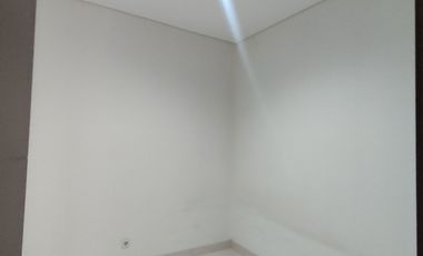 Rumah 2 Lantai 10 Menit ke Gerbang Tol Serpong 2 Hadap Selatan J-36916